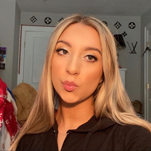 Meet your Posher, Julia - Picture 1 of 1